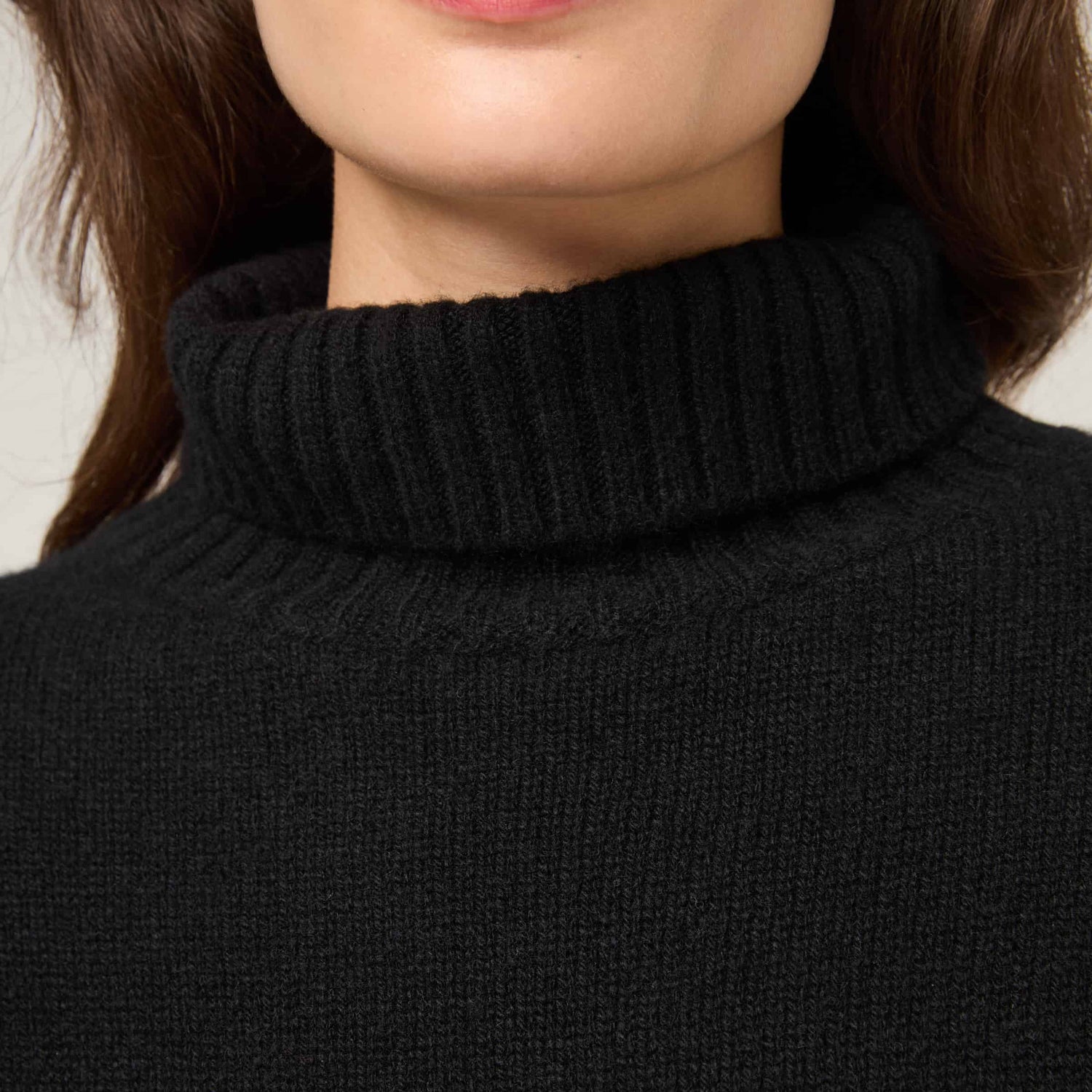 Women's Heavy-Knit Cashmere Roll Neck Sweater