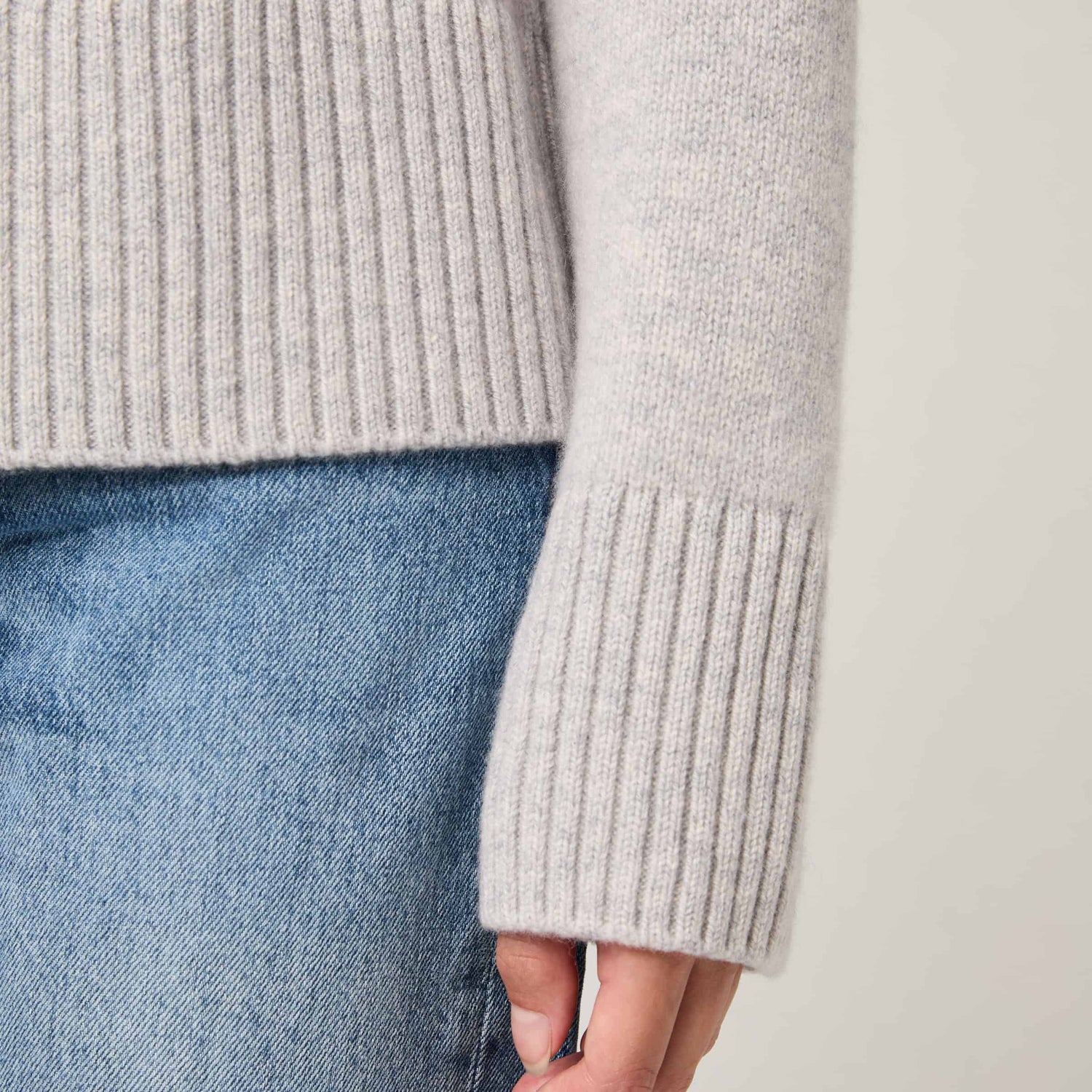 Women's Relaxed Cashmere V-Neck Sweater
