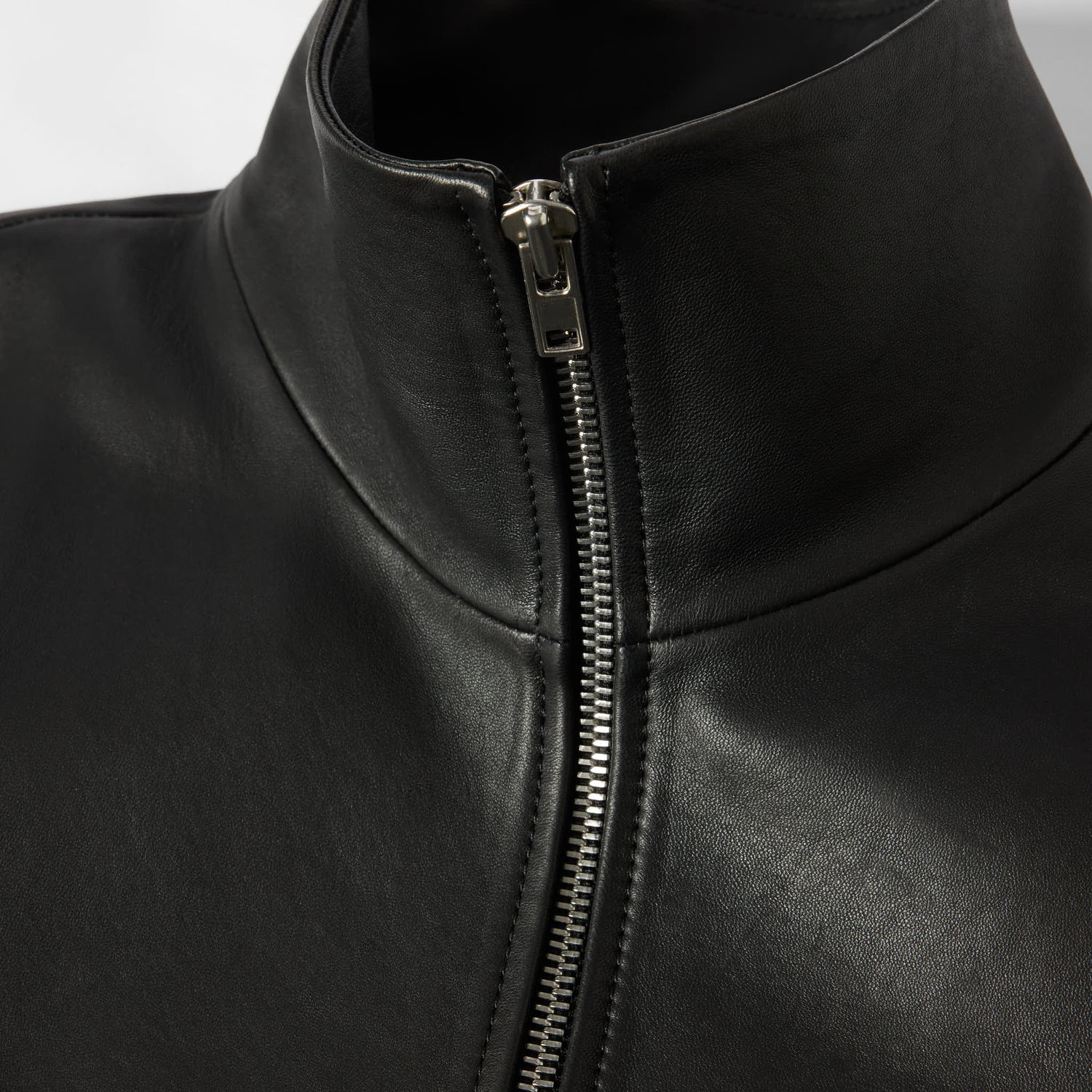 Damjacka i läder med funnel neck