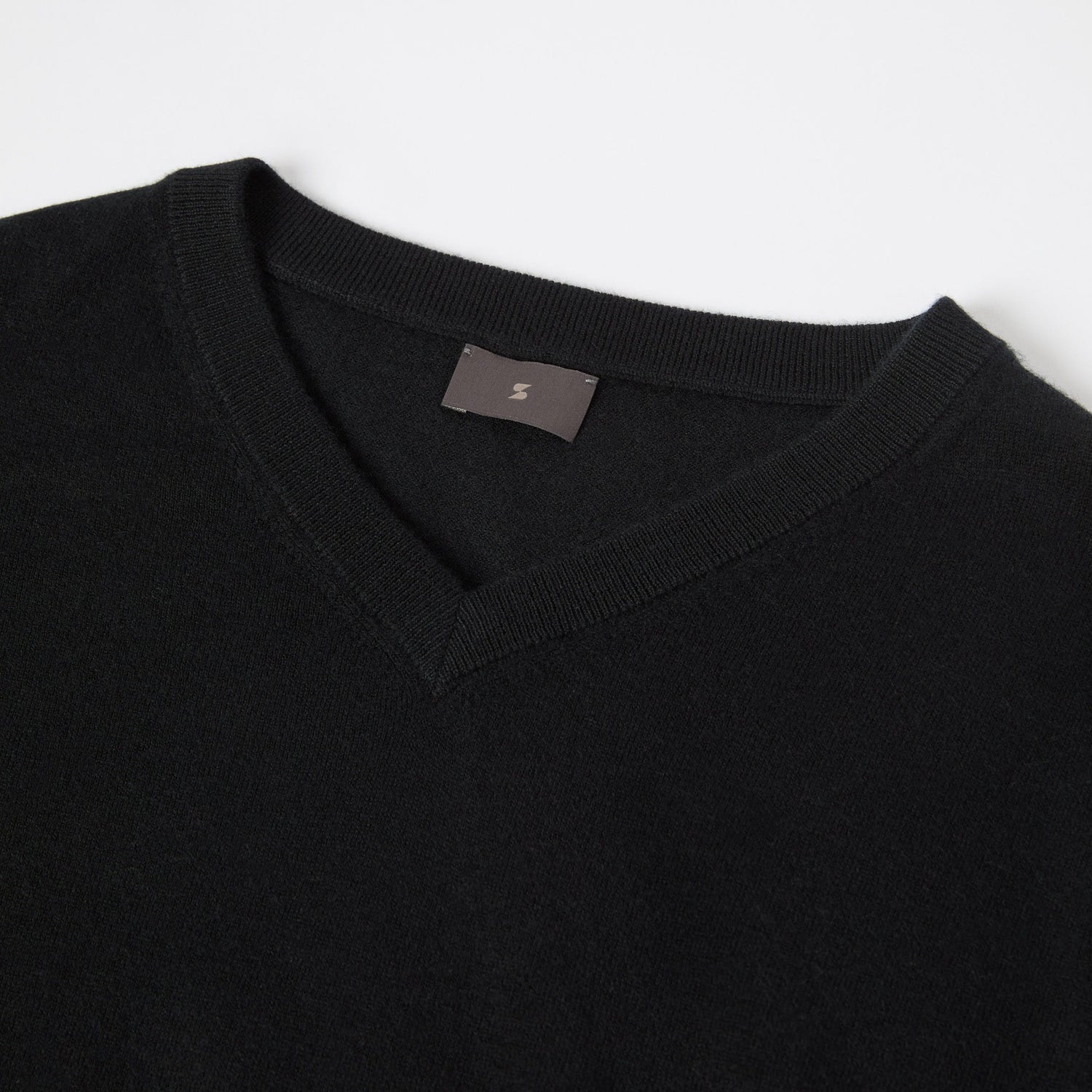 Women's Fine-Knit Cashmere V-Neck Sweater