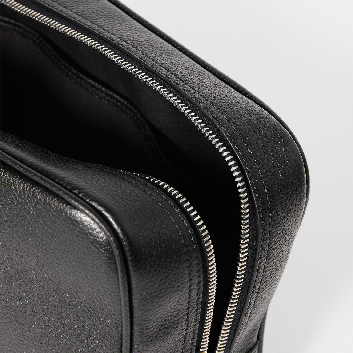 Full-Grain Leather Toiletry Bag