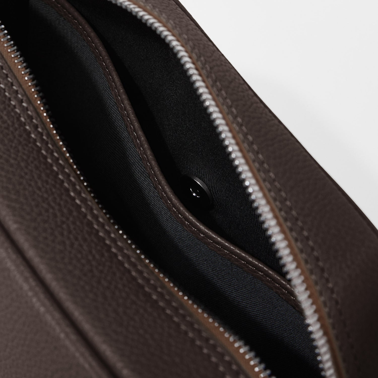 Full-Grain Leather Toiletry Bag