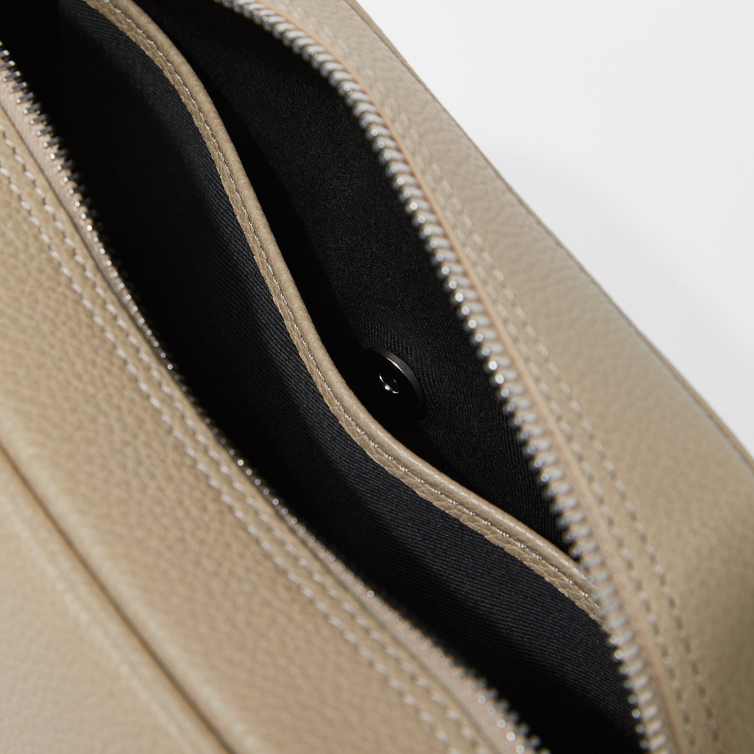 Full-Grain Leather Toiletry Bag