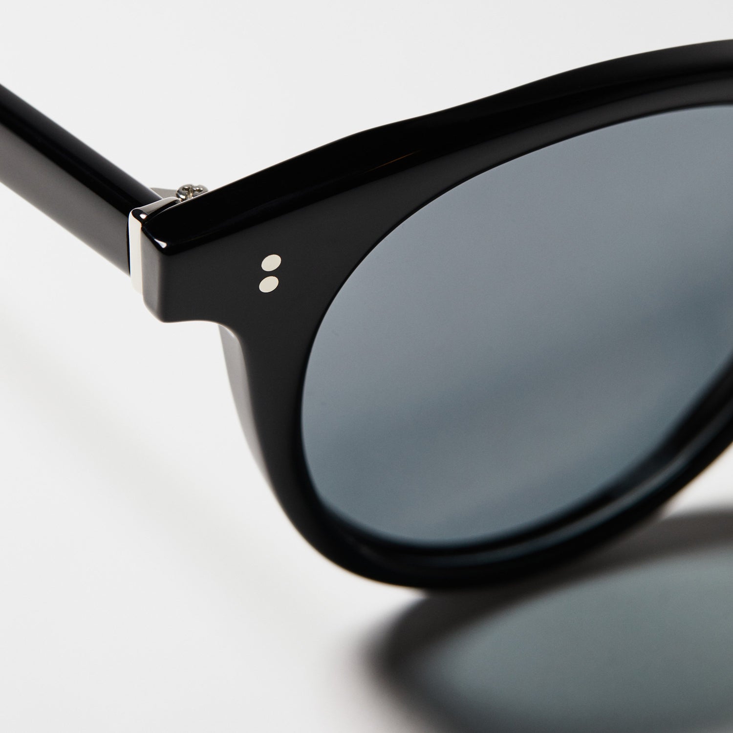 Illetes Round Acetate Sunglasses