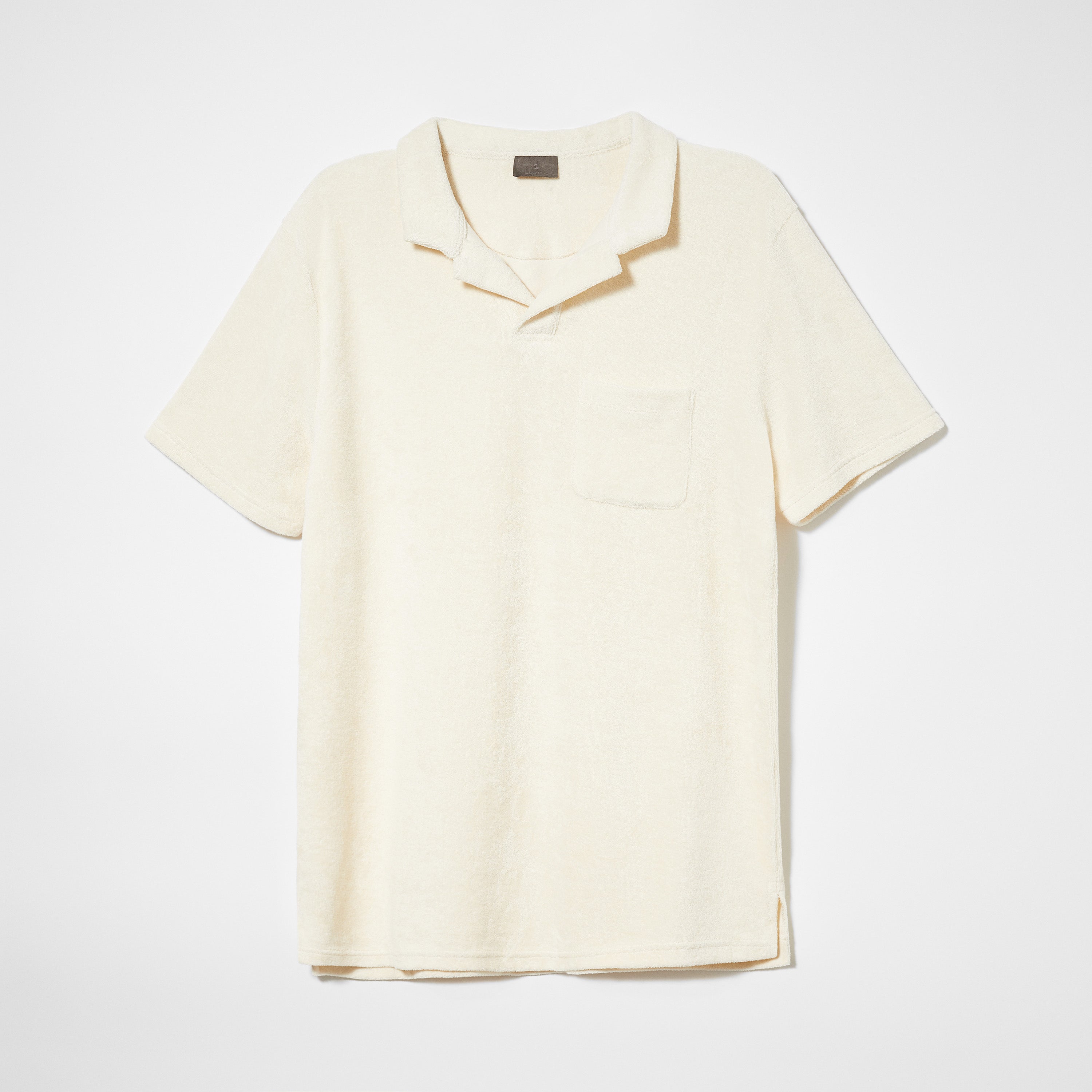 Benämningen "Off-white" kan användas för att beskriva en färg som är bruten vit, alltså inte helt vit.