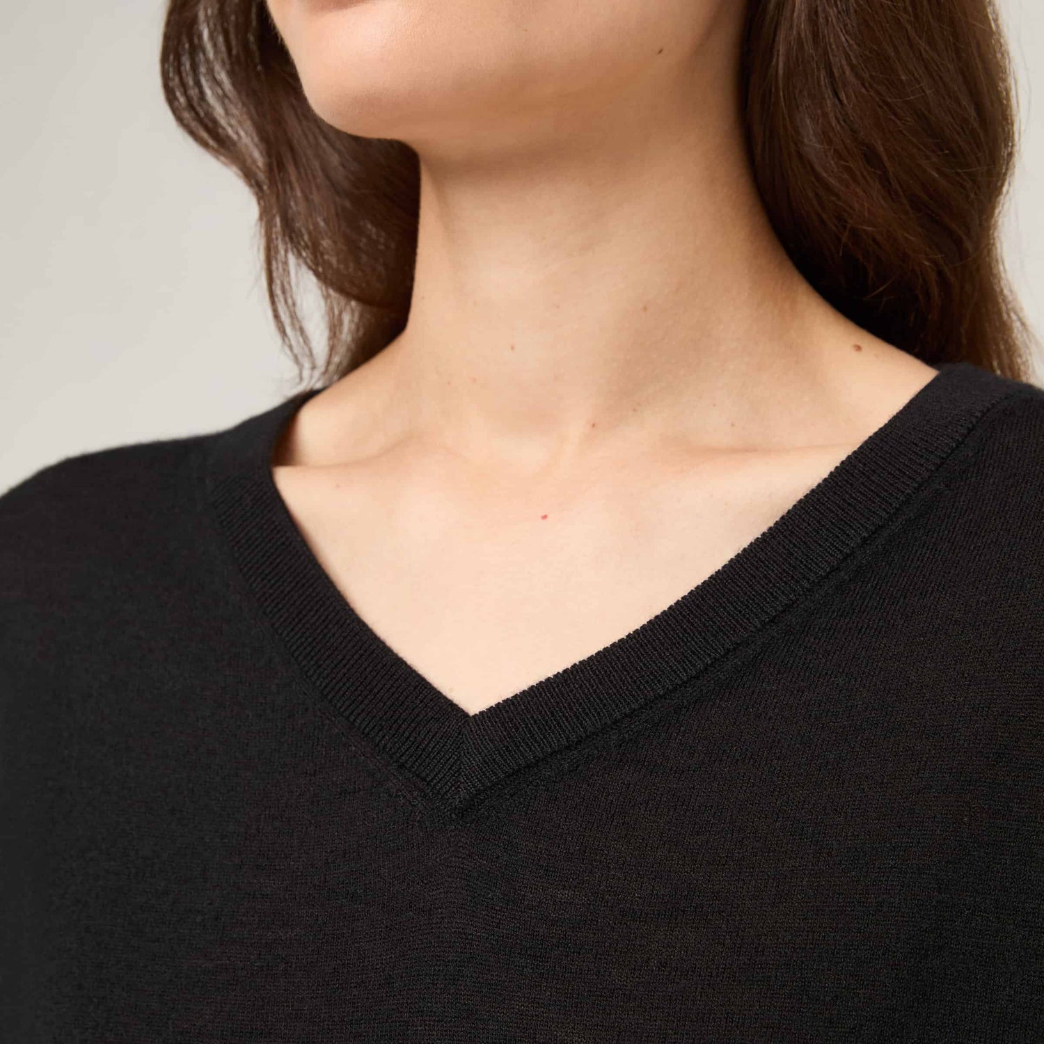 Women's Fine-Knit Cashmere V-Neck Sweater