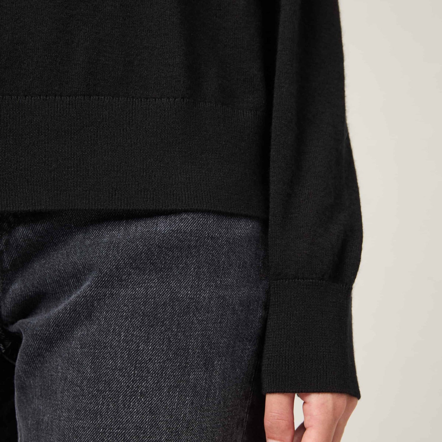 Women's Fine-Knit Cashmere V-Neck Sweater