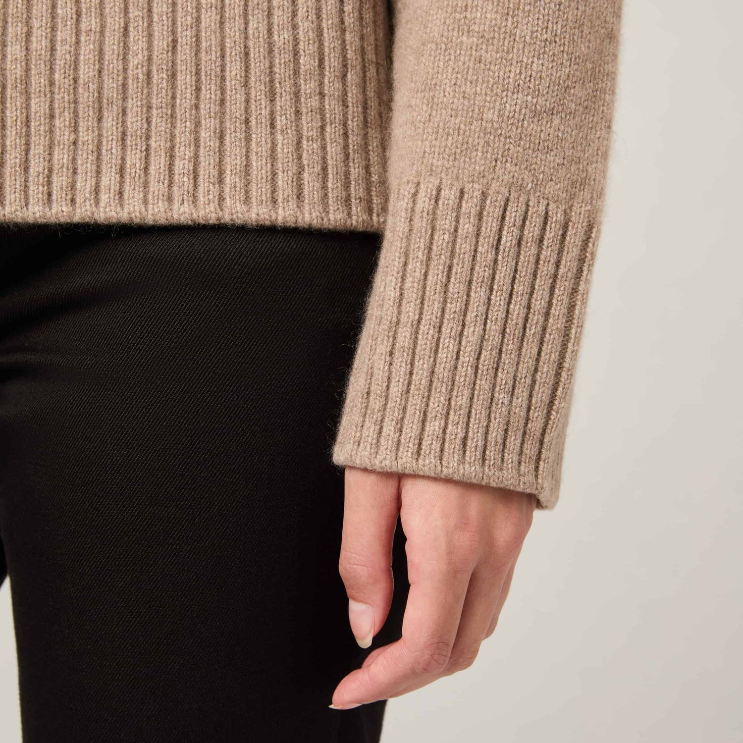 Women's Relaxed Cashmere V-Neck Sweater