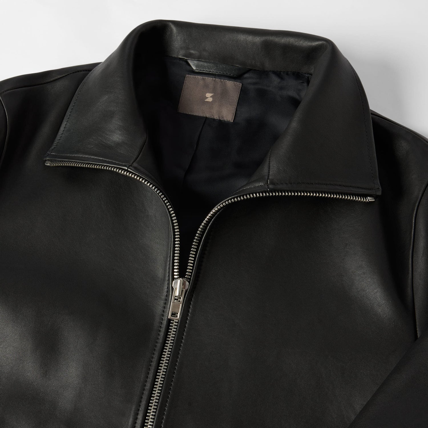 Damjacka i läder med funnel neck
