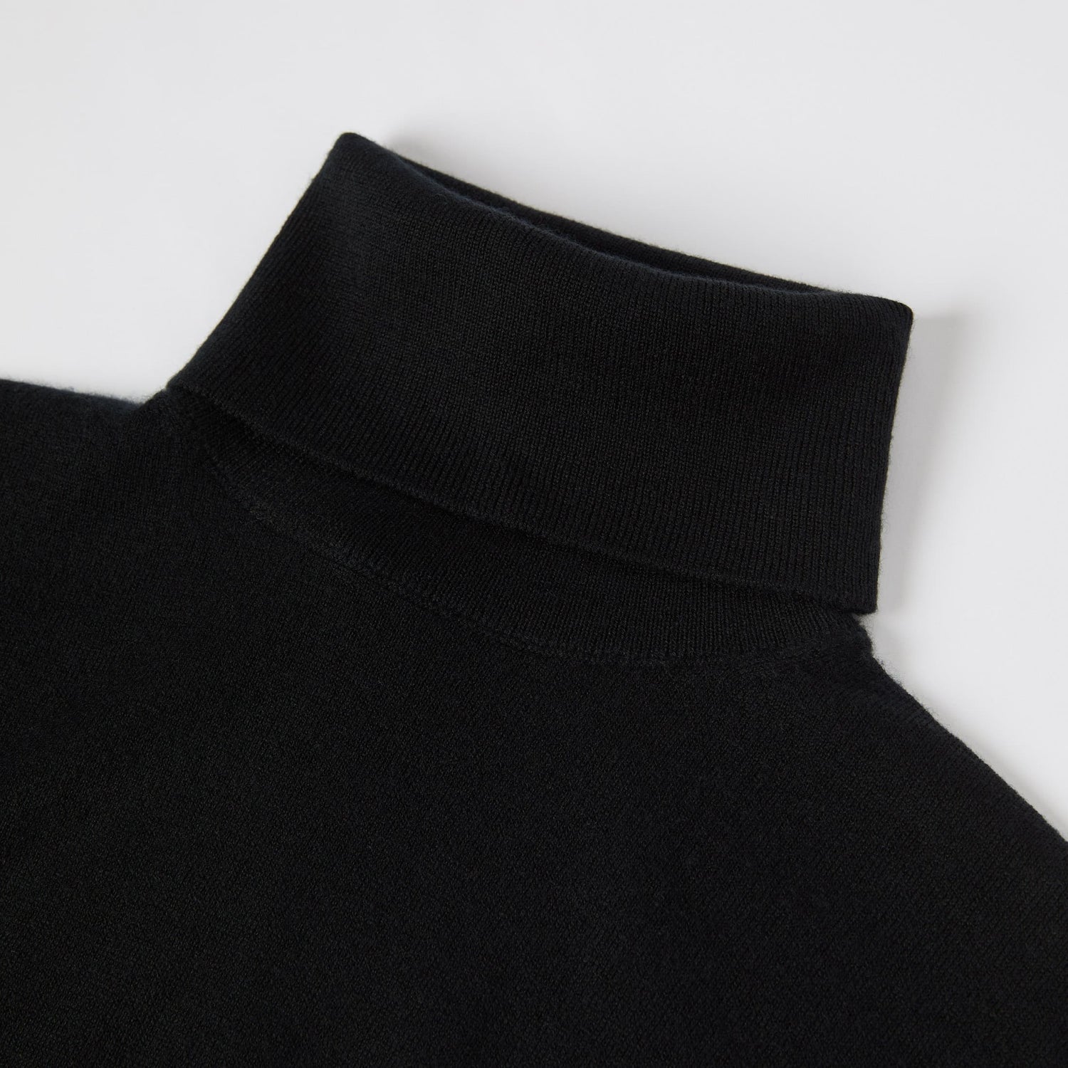 Women's Fine-Knit Cashmere Turtle Neck Sweater