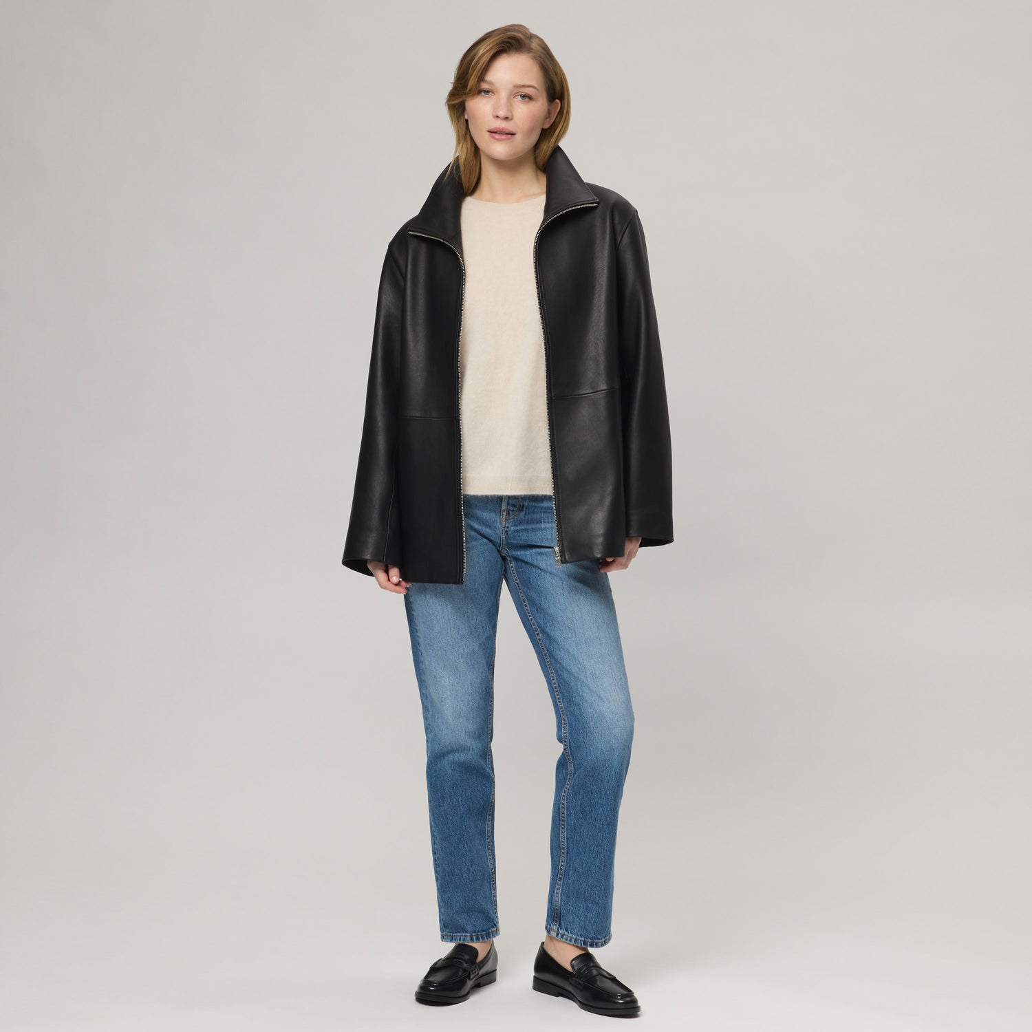 Damjacka i läder med funnel neck