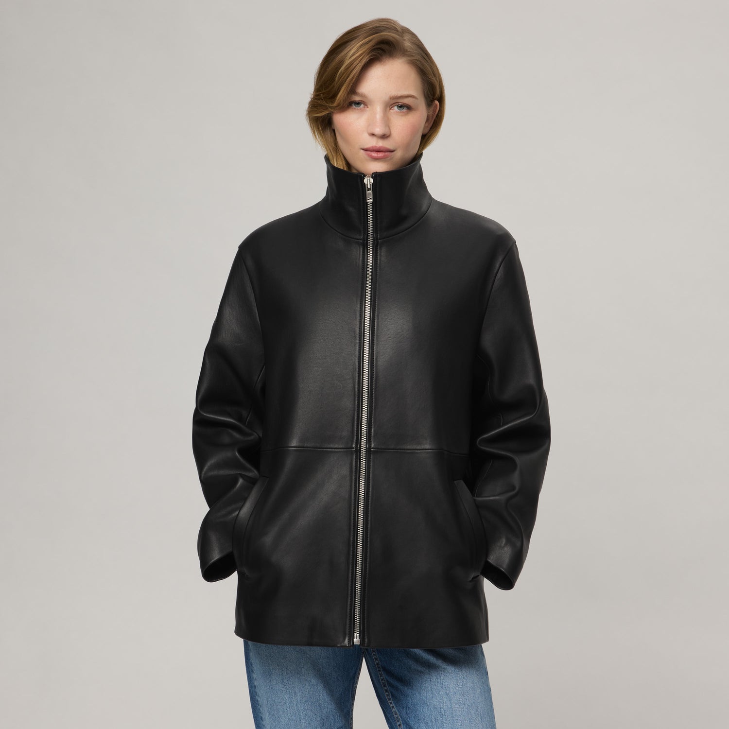 Damjacka i läder med funnel neck