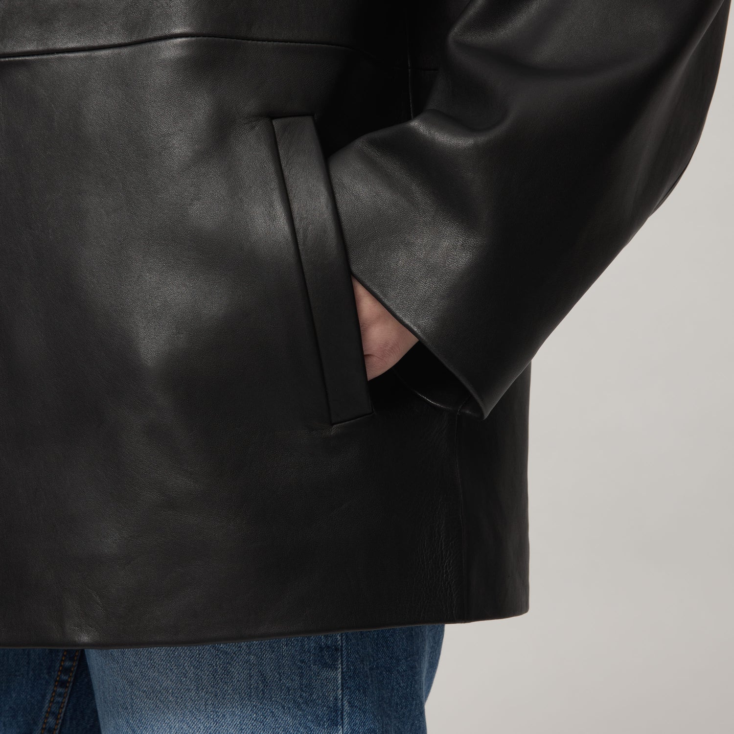 Damjacka i läder med funnel neck