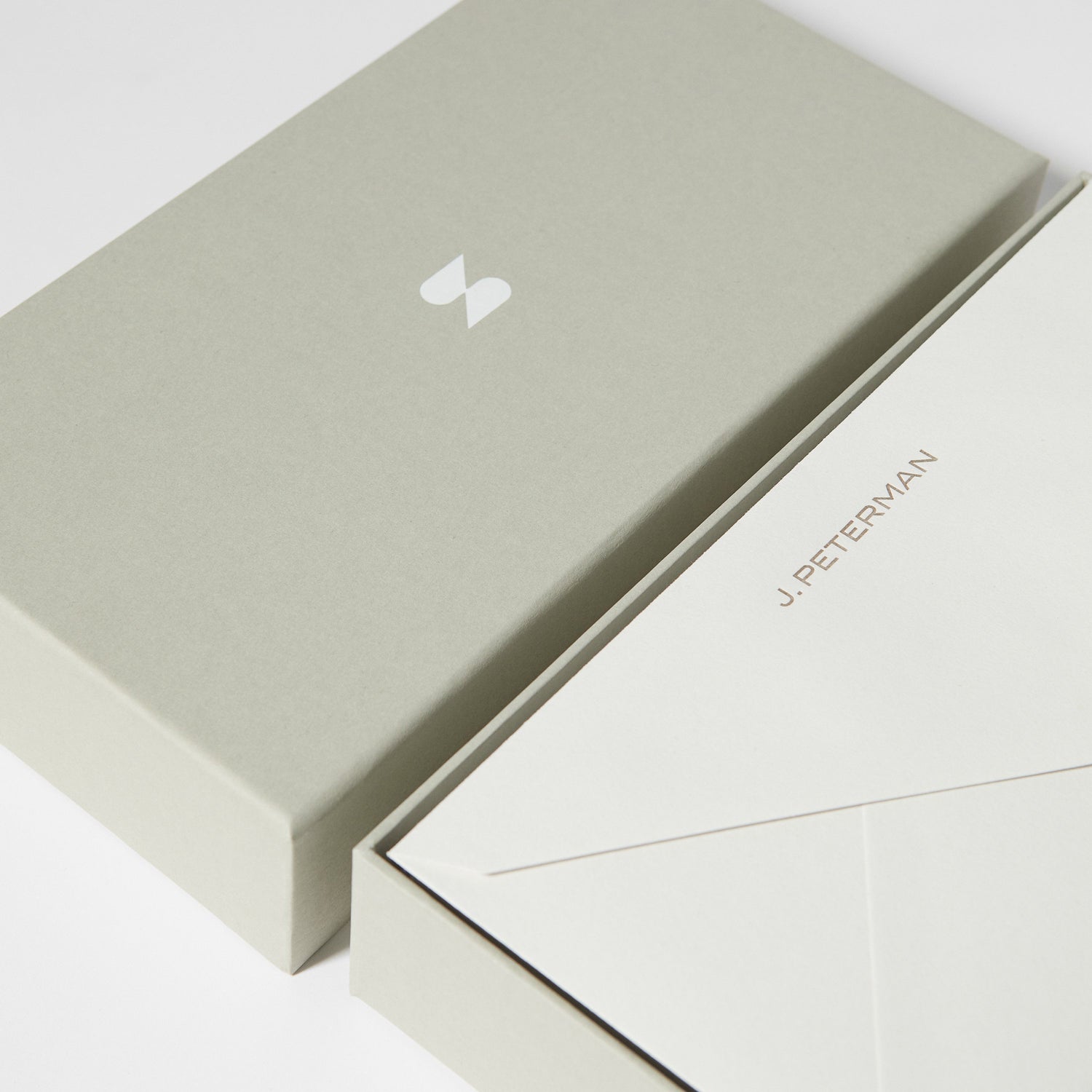 E65 Envelope